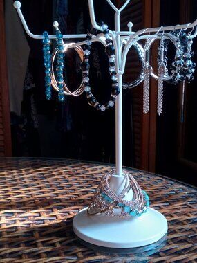 Cute White Retail/Home Metal Rotating Jewelry Display Stand Great Condition!